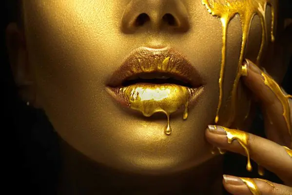 سرم طلا چیست؟ و تاثیرات شگفتانگیزآن بر پوست | بررسی قیمت و معرفی بهترین برندها |بهار 1404